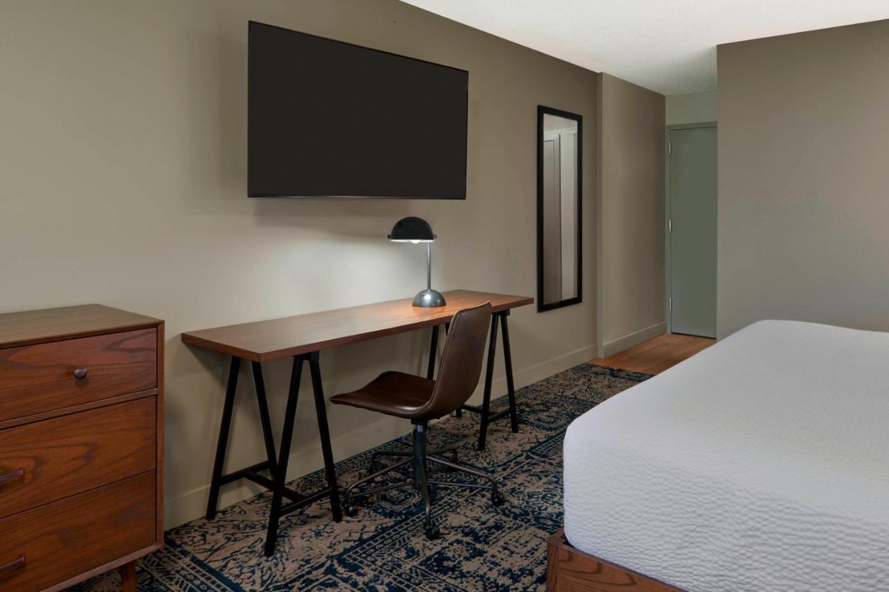 Four Points By Sheraton Toronto Airport Mississauga Exterior photo